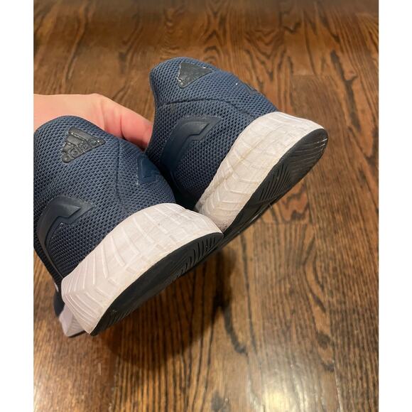 Athletic_Shoes